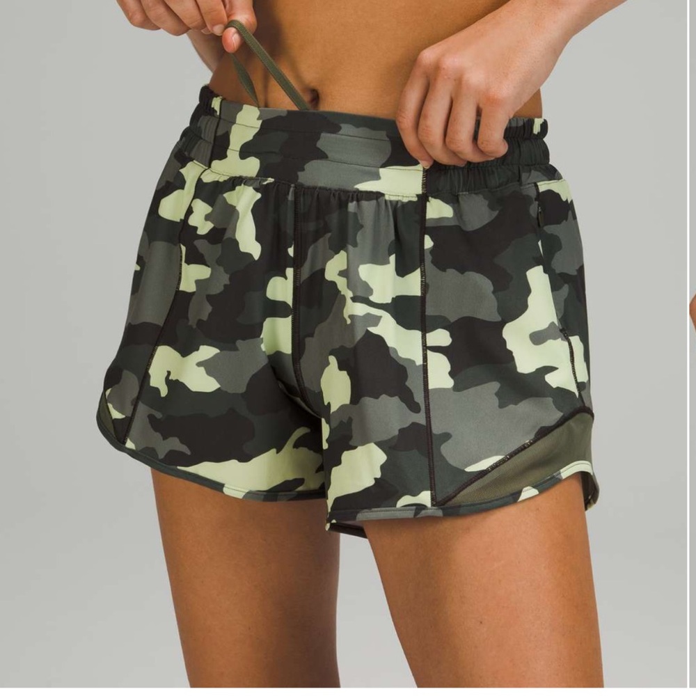 Lululemon Hotty Hot Low rise 4” shorts